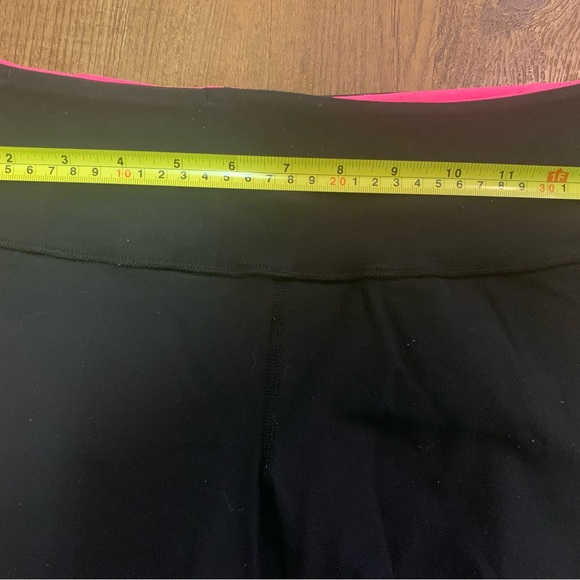 Lululemon Reversible Crop - Picture 12 of 13